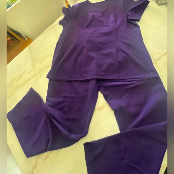 Figs Purple Scrub Set - Picture 5 of 9
